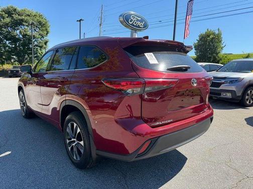 Ruby Flare Pearl 2022 Toyota Highlander XLE