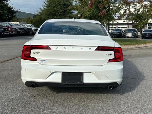 2018 Volvo S90 T5 MOMENTUM