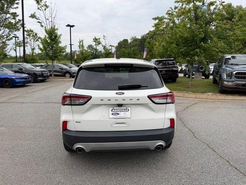 White Metallic 2022 Ford Escape SE
