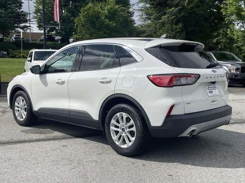 White Metallic 2022 Ford Escape SE