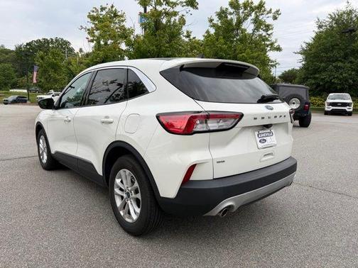 White Metallic 2022 Ford Escape SE