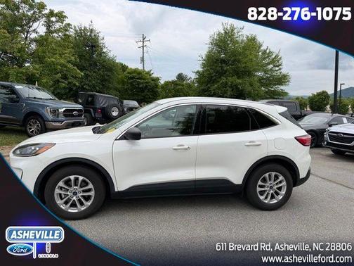 White Metallic 2022 Ford Escape SE