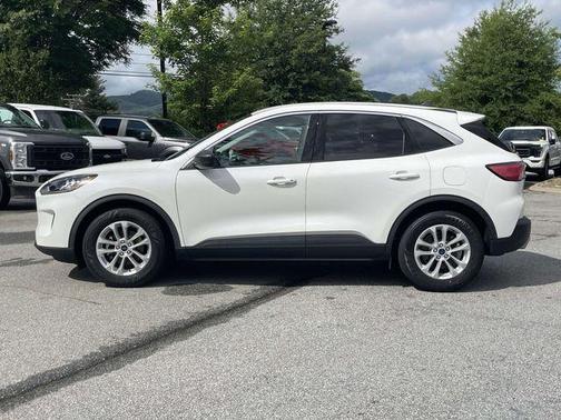 White Metallic 2022 Ford Escape SE