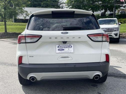 White Metallic 2022 Ford Escape SE