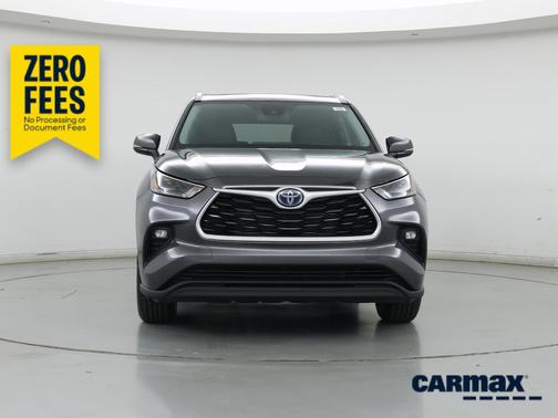 Gray 2023 Toyota Highlander Hybrid XLE