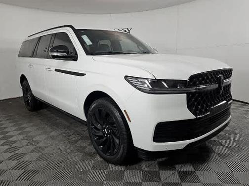 Pristine White Metallic Tri-Coat 2026 Lincoln Navigator Reserve