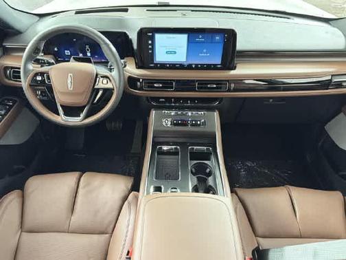 Pristine White Metallic Tri-Coat Clearcoat 2027 Lincoln Aviator Reserve