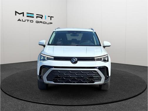 Pure White 2025 Volkswagen Taos 1.5T SE