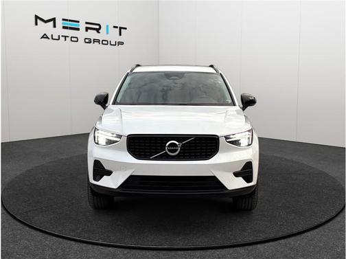 2024 Volvo XC40 B5 Core Bright Theme