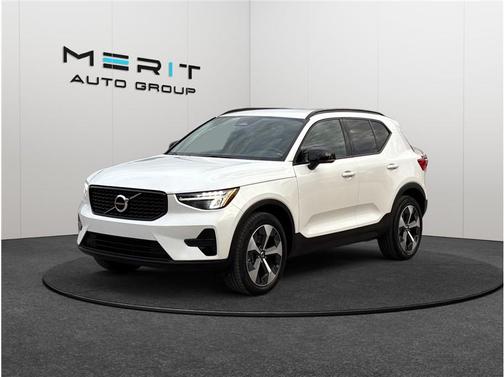 2024 Volvo XC40 B5 Core Bright Theme