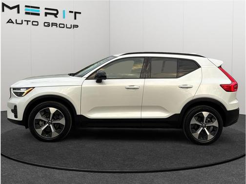 2024 Volvo XC40 B5 Core Bright Theme