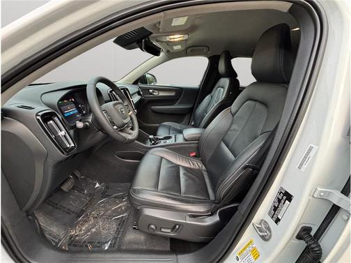 2024 Volvo XC40 B5 Core Bright Theme