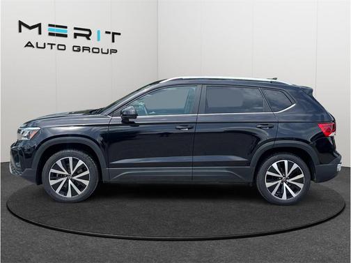 Deep Black Pearl 2022 Volkswagen Taos 1.5T SE