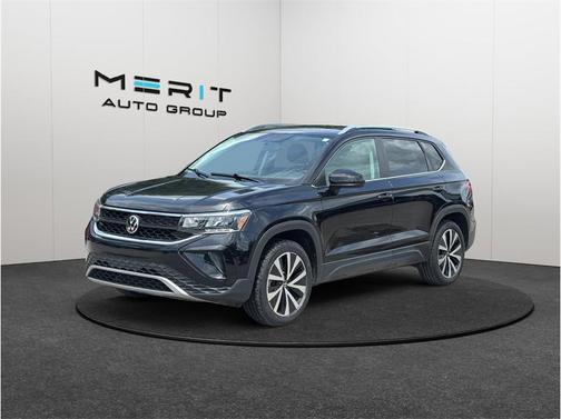 Deep Black Pearl 2022 Volkswagen Taos 1.5T SE