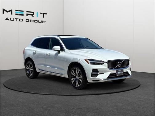 Crystal White Metallic 2023 Volvo XC60 Recharge Plug-In Hybrid T8 Plus Bright Theme