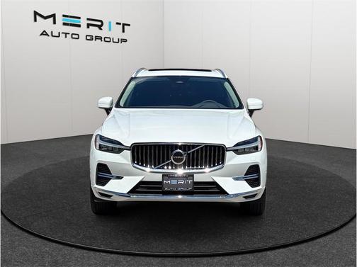 Crystal White Metallic 2023 Volvo XC60 Recharge Plug-In Hybrid T8 Plus Bright Theme