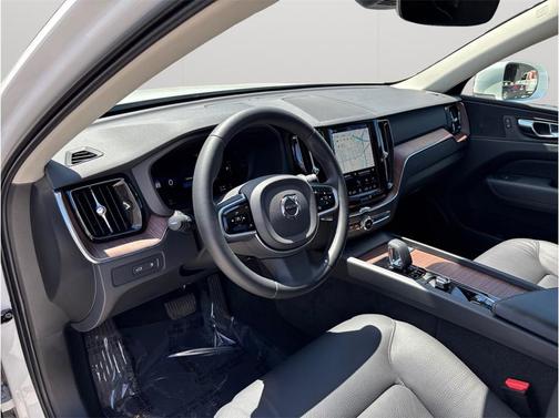Crystal White Metallic 2023 Volvo XC60 Recharge Plug-In Hybrid T8 Plus Bright Theme