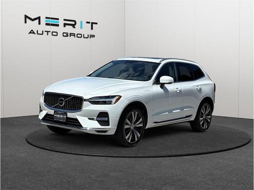 Crystal White Metallic 2023 Volvo XC60 Recharge Plug-In Hybrid T8 Plus Bright Theme