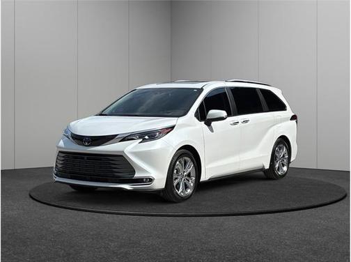 2024 Toyota Sienna Platinum 7 Passenger