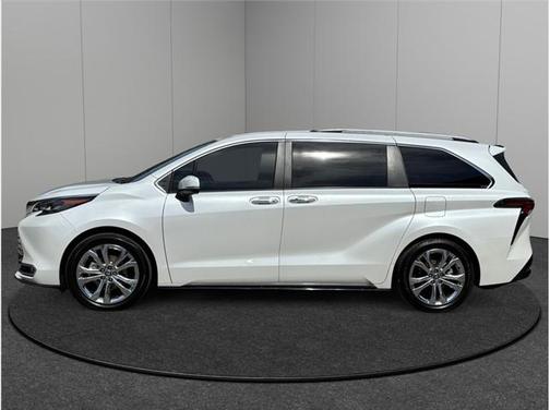 2024 Toyota Sienna Platinum 7 Passenger