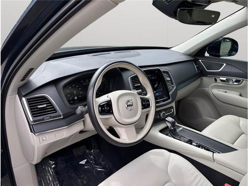 2020 Volvo XC90 T5 Momentum