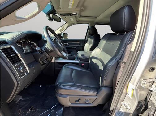 2017 RAM 2500 Laramie Crew Cab 4x4 6'4' Box