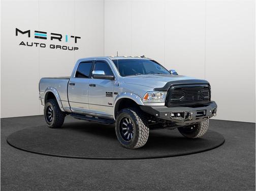 2017 RAM 2500 Laramie Crew Cab 4x4 6'4' Box