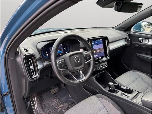 2024 Volvo XC40 B5 Core Bright Theme
