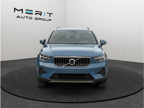 2024 Volvo XC40 B5 Core Bright Theme