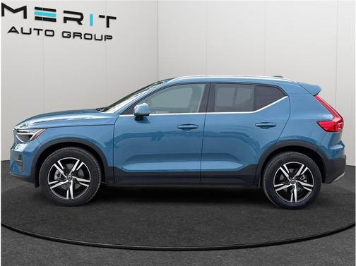 2024 Volvo XC40 B5 Core Bright Theme