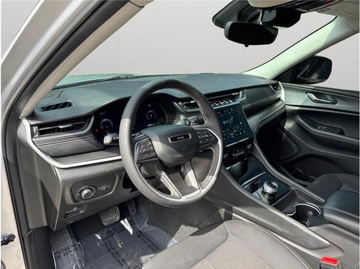2024 Jeep Grand Cherokee L Laredo