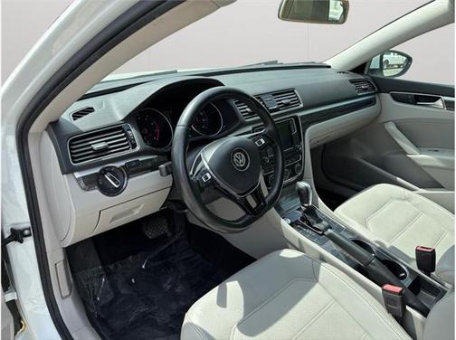 2018 Volkswagen Passat 2.0T SE