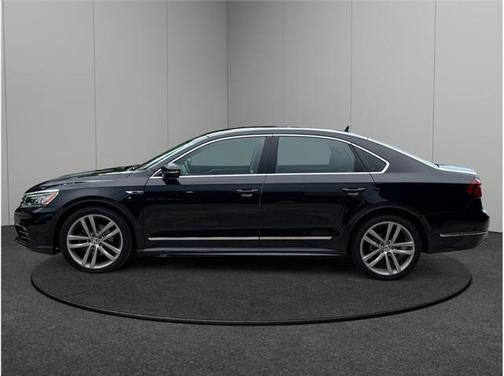 2017 Volkswagen Passat 1.8T R-Line w/Comfort