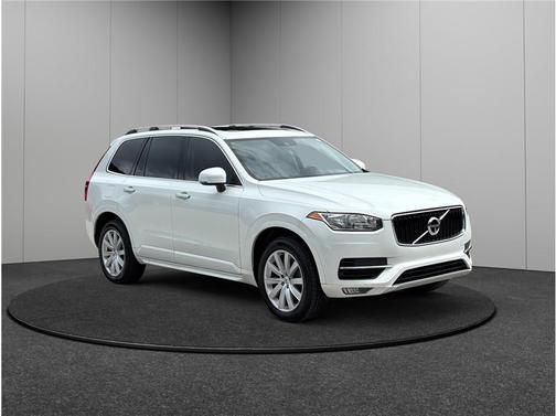 2016 Volvo XC90 T6 Momentum
