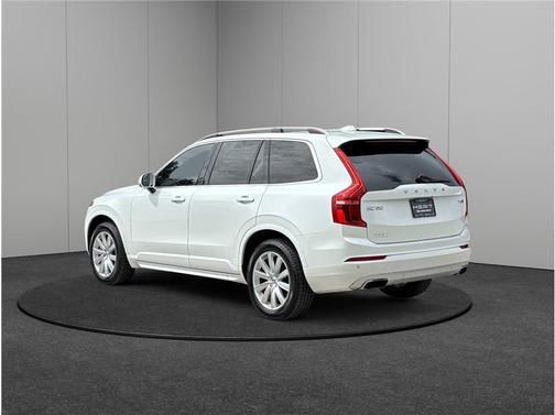 2016 Volvo XC90 T6 Momentum