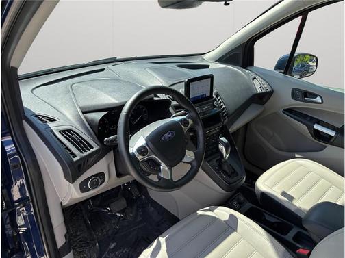2020 Ford Transit Connect Titanium w/Rear Liftgate