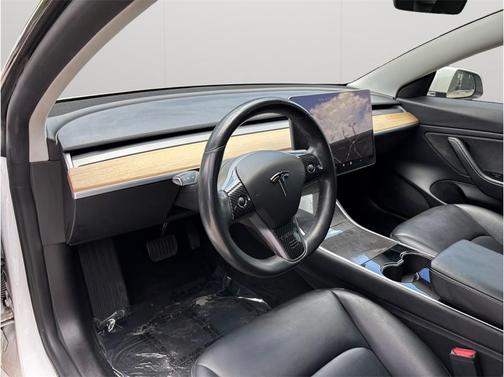 Pearl White Multi-Coat 2019 Tesla Model 3 Standard Range Plus