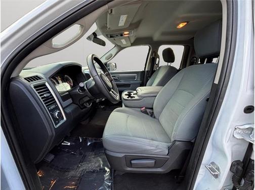 2017 RAM 1500 SLT