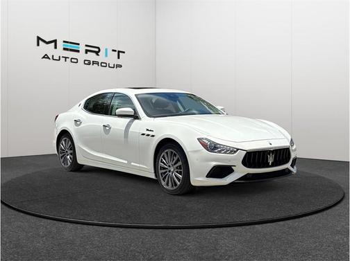 Bianco 2022 Maserati Ghibli Modena