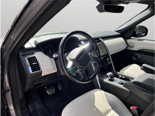 2022 Land Rover Discovery P300 S R-Dynamic