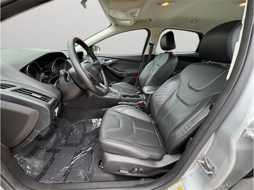 INGOT SILVER 2015 Ford Focus SE