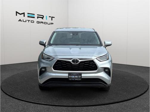 Celestial Silver Metallic 2020 Toyota Highlander LE