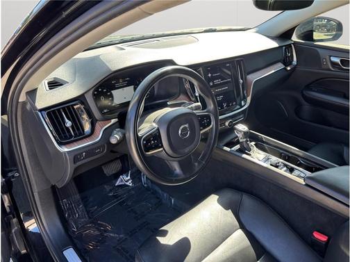 2021 Volvo S60 T5 Momentum