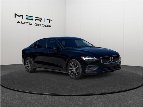 2021 Volvo S60 T5 Momentum