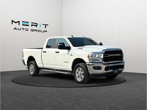 Bright White Clearcoat 2024 RAM 2500 Big Horn Crew Cab 4x4 6'4' Box