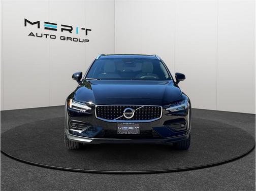 2024 Volvo V60 Cross Country B5 Ultimate