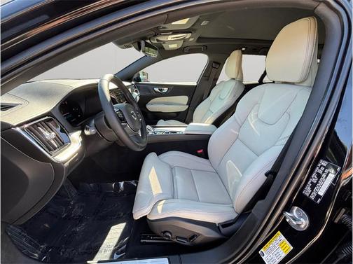 2024 Volvo V60 Cross Country B5 Ultimate