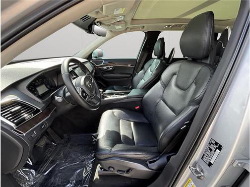 2016 Volvo XC90 T6 Momentum