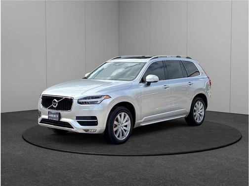 2016 Volvo XC90 T6 Momentum