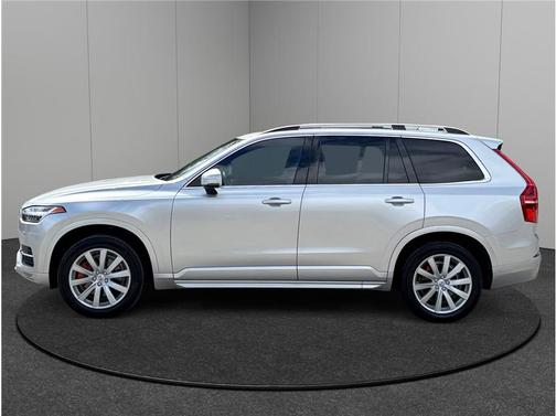 2016 Volvo XC90 T6 Momentum